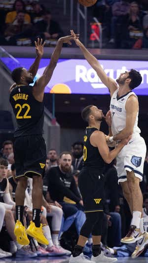 Aldama trata de taponar a Wiggins. Reuters