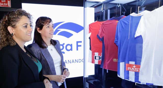 Liga F se convierte en una pieza de colección y tira abajo otro muro… en el museo: “Las leyendas no son masculinas o femeninas”