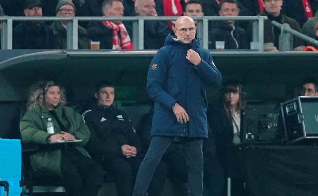 De la Fuente, durante el partido en Copenhague.  REUTERS