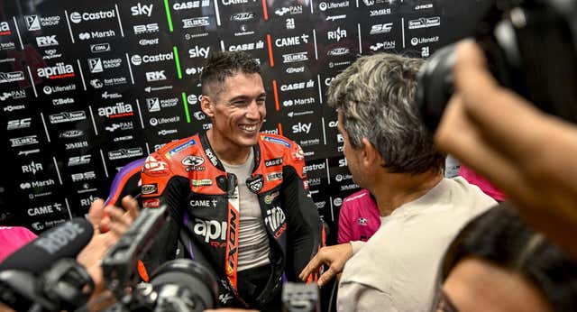 La doble emoción de Aleix Espargaró: despedida de ensueño y título para su ‘hermano’ pequeño