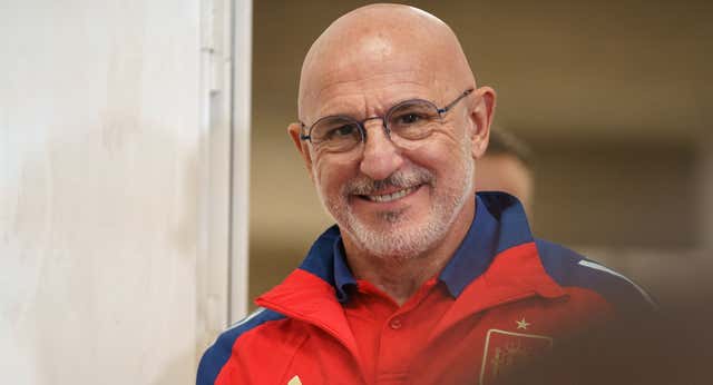 De la Fuente busca coronar el ranking FIFA y se abre al binomio Pedri-Olmo: «Combinarlos es facilísimo»