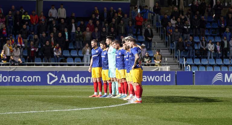 Minuto de silencio del Andorra en el Estadi Nacional.