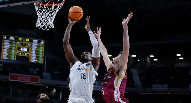Ibaka y Rathan-Mayes asumen galones para que el Real Madrid evite el susto ante el Hiopos Lleida
