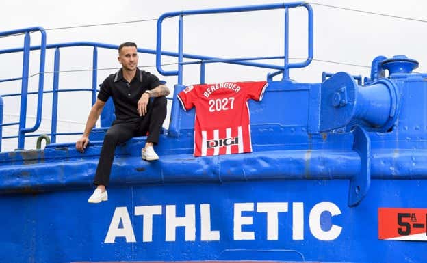 Berenguer posa en el anuncio de su renovación. Athletic Club