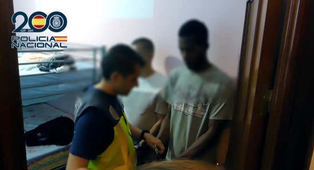 Doce detenidos por estafar a menores y jóvenes con la promesa de jugar al fútbol profesional en Alicante y Ceuta