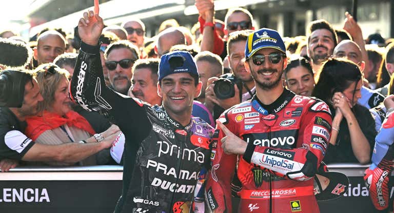 Bagnaia reconoce a Jorge Martín como el número uno tras su campeonato del mundo en el GP de la Solidaridad.