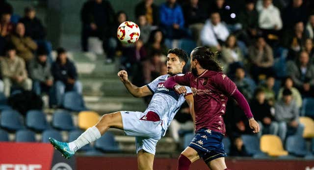 La primera vez que el Levante celebra una roja en contra: Calero juega con fuego y salva la alineación indebida de milagro