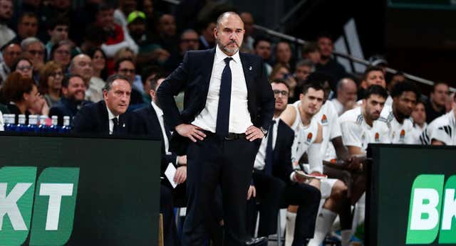 Chus Mateo quita hierro al tuit de Rathan-Mayes, pero manda un aviso: “Un entrenador puede elegir entre sus jugadores…”