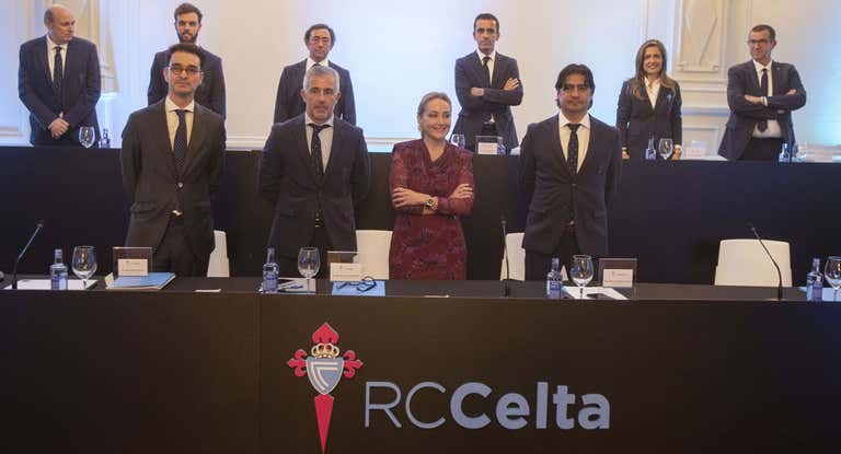 Foto de la Junta de Accionistas del Celta de Vigo, con la presidenta Marián Mouriño a la cabeza.