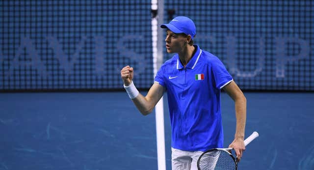 Sinner hace gala de su número uno, elimina a Argentina y mete a Italia en semifinales