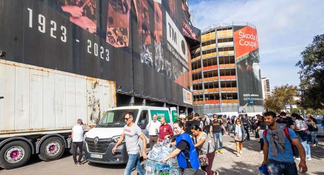 Fútbol tras lluvia y barro: el Valencia vuelve a Mestalla