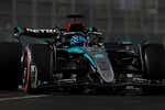 George Russell le birla la pole a Carlos Sainz, segundo; Fernando Alonso compromete su carrera y saldrá 17º