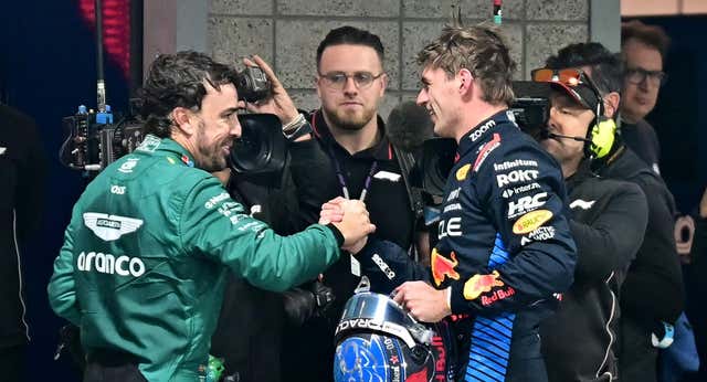 El mensaje de Fernando Alonso al campeón Max Verstappen: «Los que han peleado con él no han conseguido intimidarle, ojalá me toque a mí y pueda cambiar la historia»