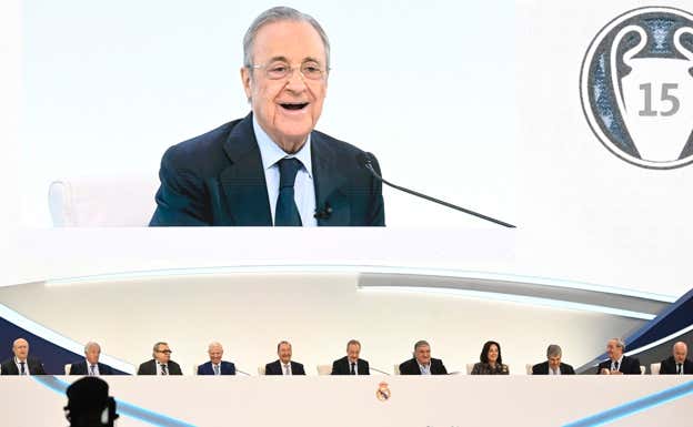Florentino Pérez responde preguntas en la Junta.  EFE