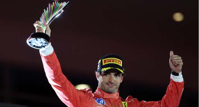 El podio de Carlos Sainz hace llorar a Charles Leclerc: “Es cuestión de tener respeto, intenta decírselo en español”