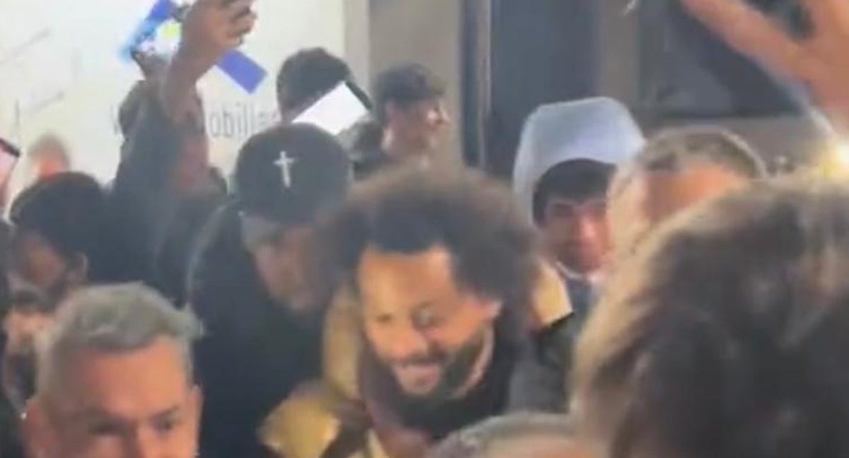 Marcelo, rodeado de gente en Carabanchel.