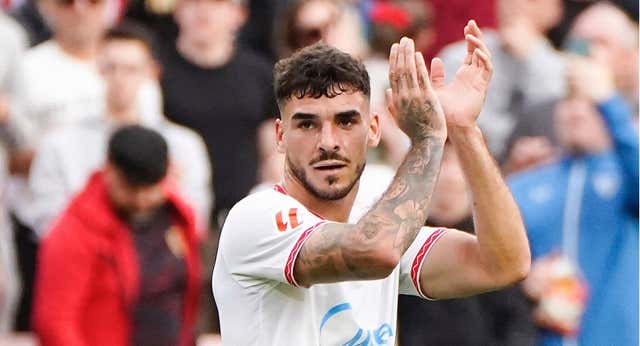 Isaac Romero, el bloqueo con el gol… y un sinfín de ventajas para su Sevilla: «Genera muchísimas cosas y se deja la vida»