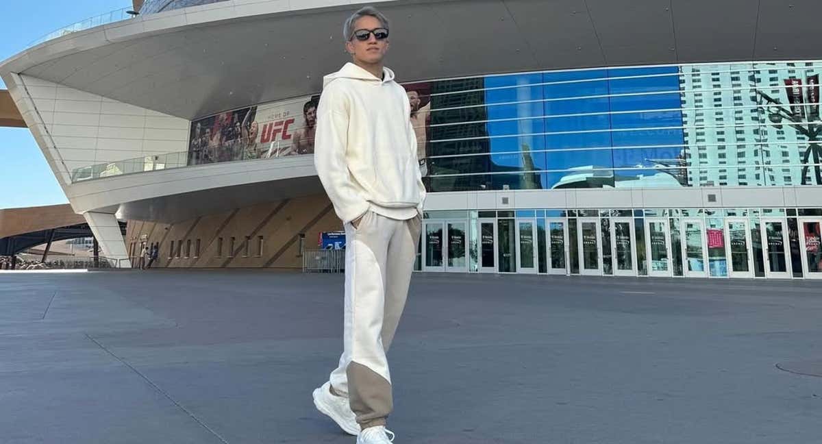 Kai Asakura, en la puerta del T-Mobile Arena de Las Vegas, recinto en el que tendrá lugar el UFC 310.