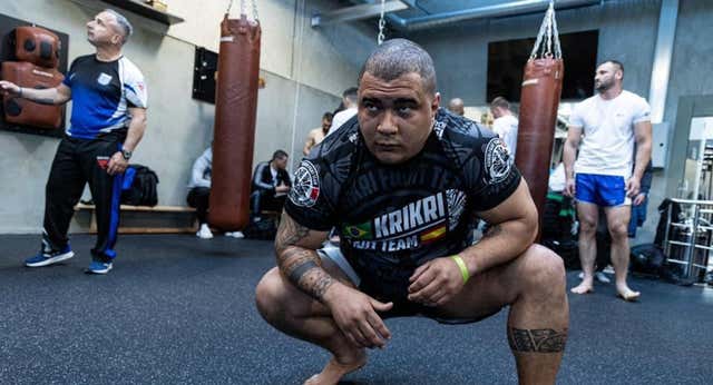 Krikri inicia su ‘rally’ contra un exUFC en WAR 4