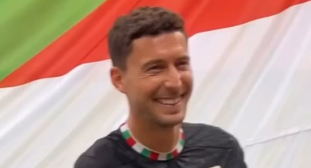 El Athletic estrena la cuarta equipación que guarda tributo a la bandera de Euskadi.