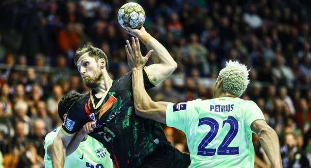 El Magdeburgo levanta cabeza al son de Sergey Hernández ante un irreconocible Barça