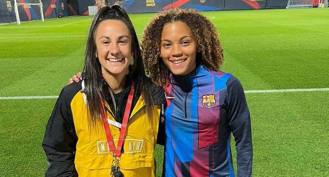 Un viaje a los orígenes de Vicky López, la niña prodigio del fútbol: «Me tiré tres días jugando con ella en la playa para ficharla»
