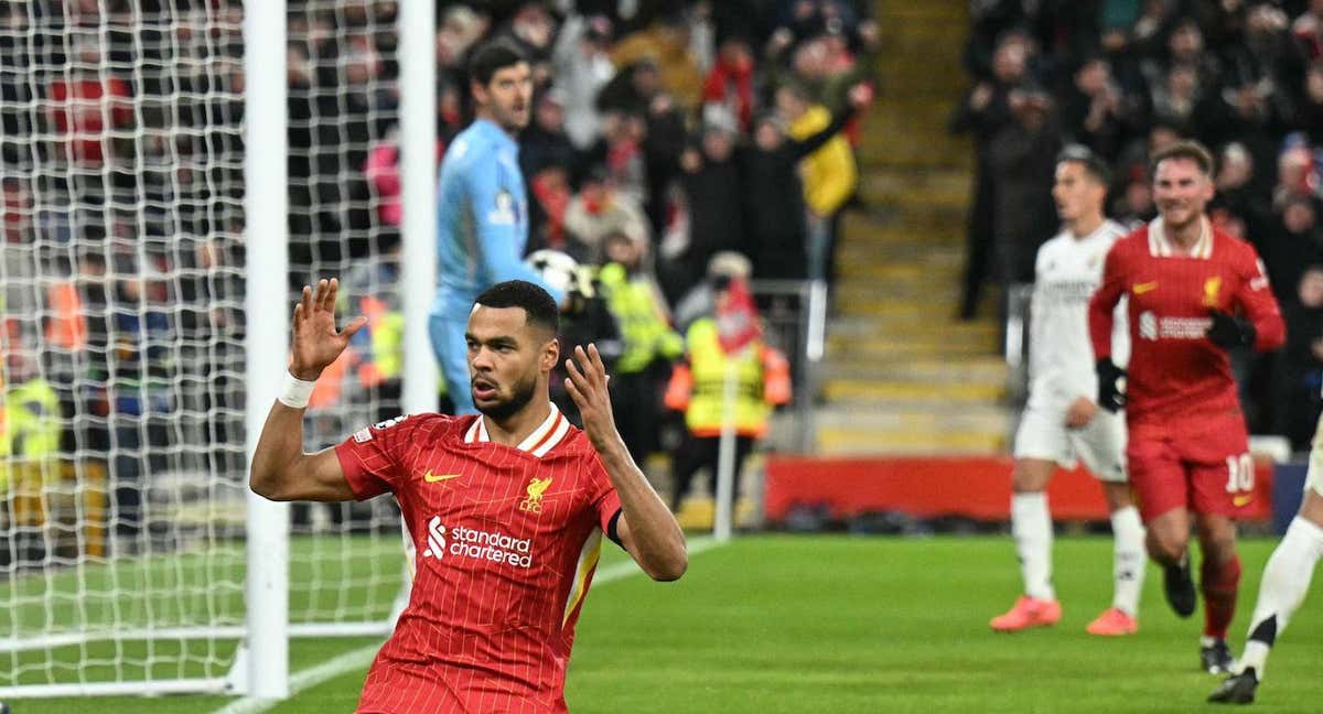 Gakpo celebra el 2-0 del Liverpool.