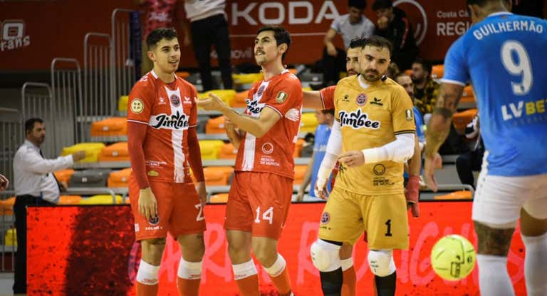 Chemi, Darío y Motta celebran un gol del campeón español ante el Riga letón.