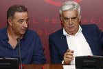 Louzán se cita en Madrid con Gomar y le tumba con «90 apoyos más LaLiga», mientras sus 'barones' juegan sucio y le frustran