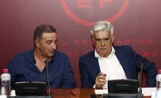 Louzán se cita en Madrid con Gomar y le tumba con «90 apoyos más LaLiga», mientras sus 'barones' juegan sucio y le frustran