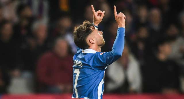 El silencio tenso de Javi Puado tapa el grito de apoyo a Manolo González: “Puede pasar cualquier cosa”