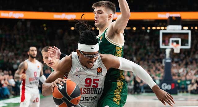 El Baskonia firma un final apoteósico para romper su mala racha en Euroliga