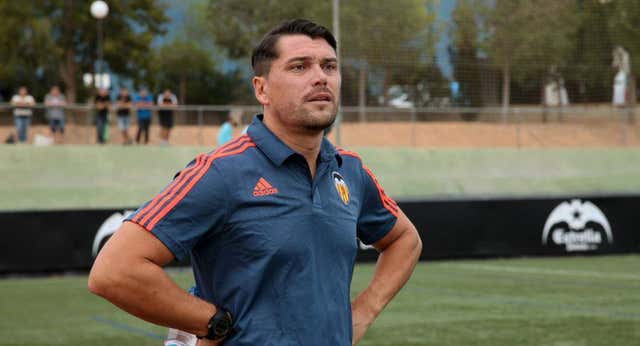 El Valencia se agarra a Cristian Toro, el mejor entrenador de su historia, para salir del pozo