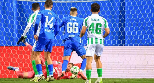 El Betis también hace el caricato en la Conference
