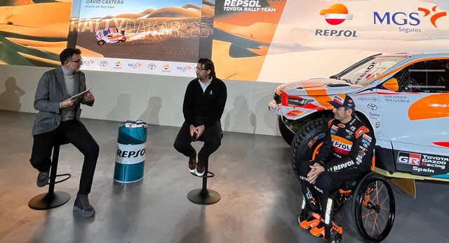 David Castera, director del Dakar, se rinde a Carlos Sainz: “Es una máquina, parece un joven de 20 años que me cuenta sus cosas”