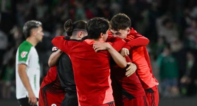 El Mirandés logra lo imposible en El Sardinero con diez y pone patas arriba Segunda