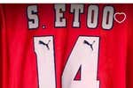 Una camiseta a 600 euros en Wallapop evoca el debut en Copa de Samuel Eto'o con el Espanyol: “Vestía de Armani y con zapatos de cocodrilo”