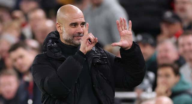 Guardiola responde a un «mañana serás despedido» con seis dedos a la grada de Anfield: «No me esperaba esto de Liverpool»