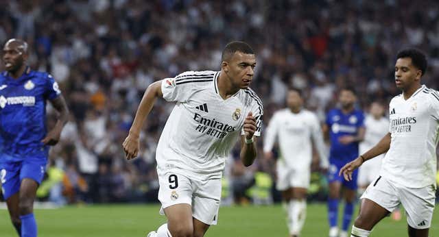 La doble cara de Mbappé: marcó un golazo después de ‘borrarse’ de un penalti y acabó fallando dos mano a mano ante Soria