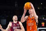 Un rodillo taronja destroza al Baskonia en el Buesa Arena