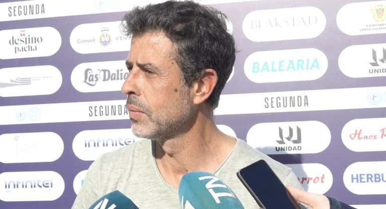El técnico local acusó al director deportivo del Sabadell.
