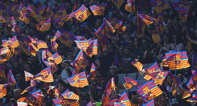 La grada de animación saca toda la artillería contra Laporta: «Están vendiendo el club económica y socialmente»