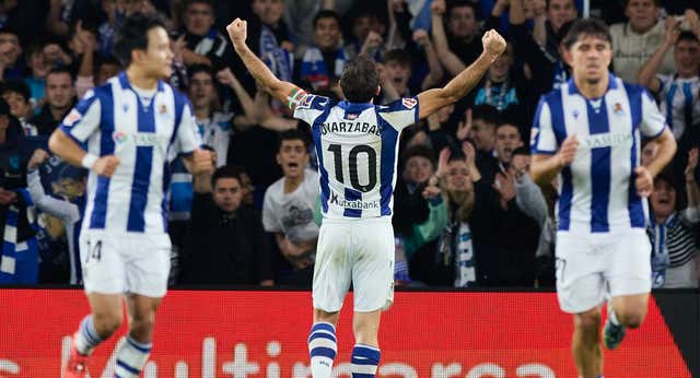 Imanol reparte flores a Oyarzabal: «El día que no esté, nos daremos cuenta de lo que significa»