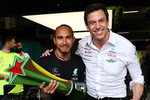 Toto Wolff entierra el hacha de guerra con Hamilton en una carta de despedida: «Por última vez, vamos a hacerlo»