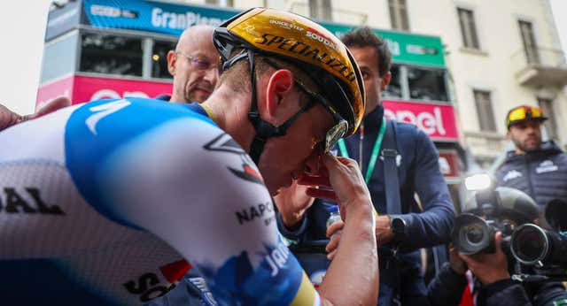 Remco Evenepoel se rompe la clavícula en un accidente en Bélgica