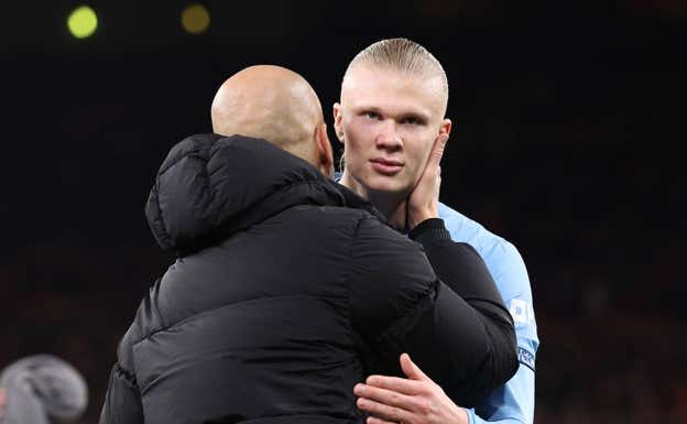 Guardiola y Haaland tras la derrota contra el Liverpool. EFE