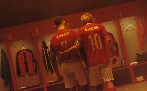 Óscar Lorente y Sergio Moreno volviendo al vestuario.  Edu Esteban