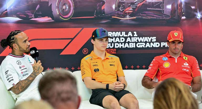 Hamilton, Piastri y Sainz, en la imagen del morbo.