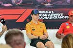 Lewis Hamilton llega tarde a la foto del morbo junto a Carlos Sainz: «Es difícil describir cómo te sientes»