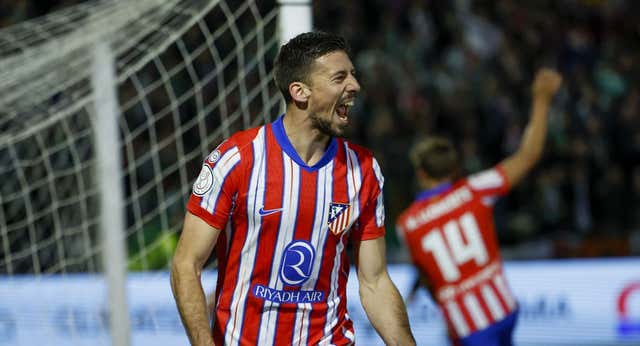 El Atlético sufre más de la cuenta en Cáceres pero salva la papeleta